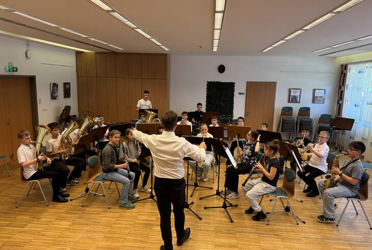 Kis zenekar, nagy zenei er� - a d�nt�ig vezet� �t