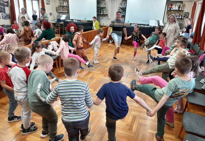 Nyitott kapuk, vid�m pillanatok